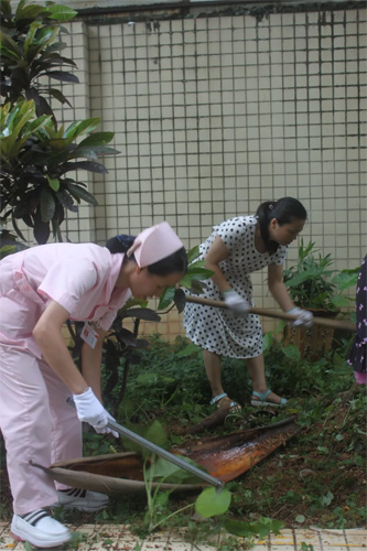 严抓环境卫生|医院志愿者开展清洁卫生大扫除活动