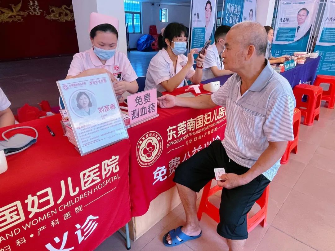党建引领--“关爱老人,从齿开始”公益义诊活动,南国妇儿医院接地气的“家门口”式医疗服务!
