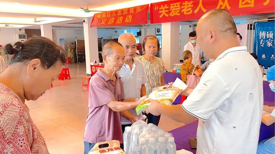 党建引领--“关爱老人,从齿开始”公益义诊活动,南国妇儿医院接地气的“家门口”式医疗服务!